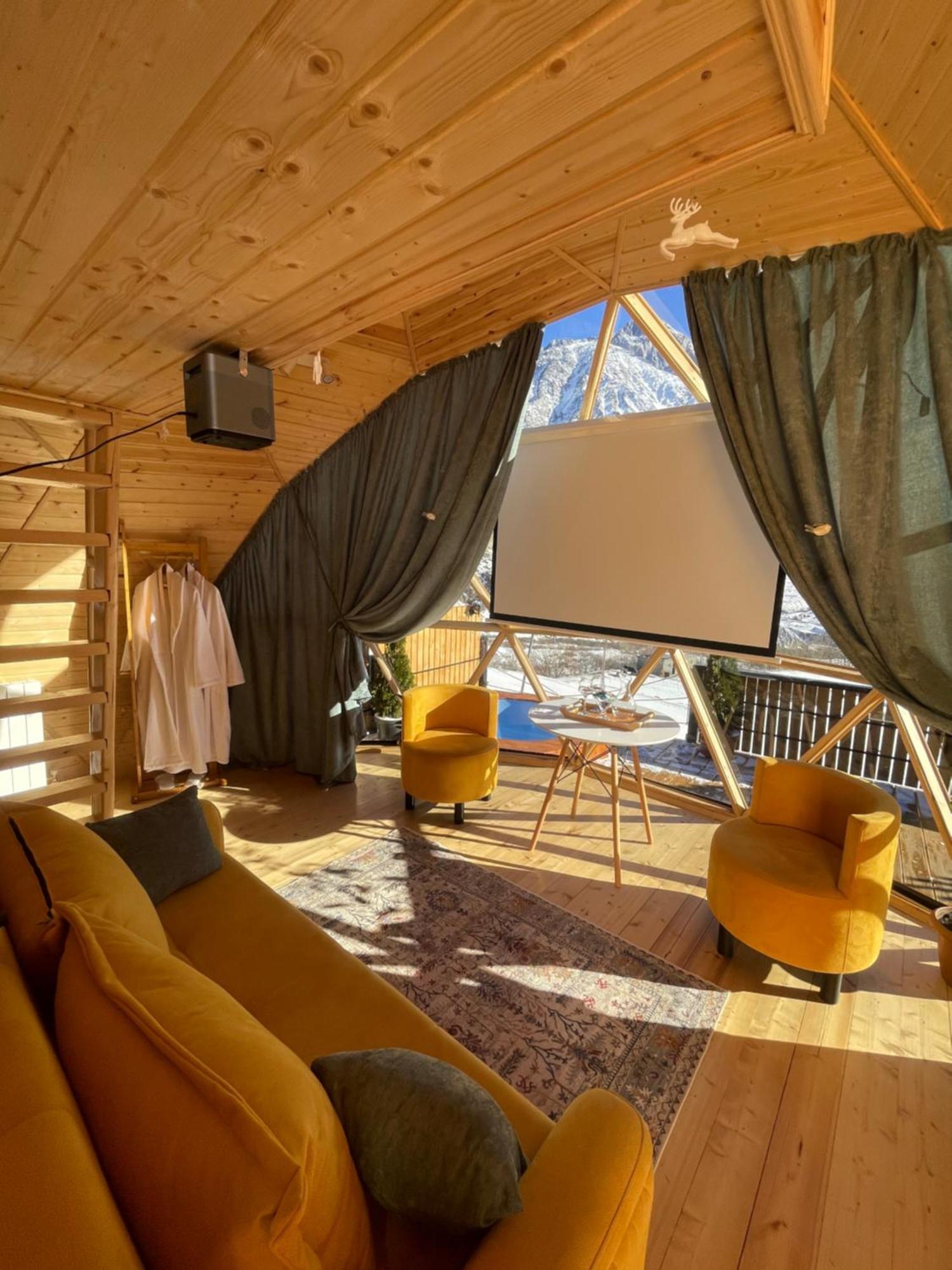 カズベギ Gabua Glampingヴィラ エクステリア 写真