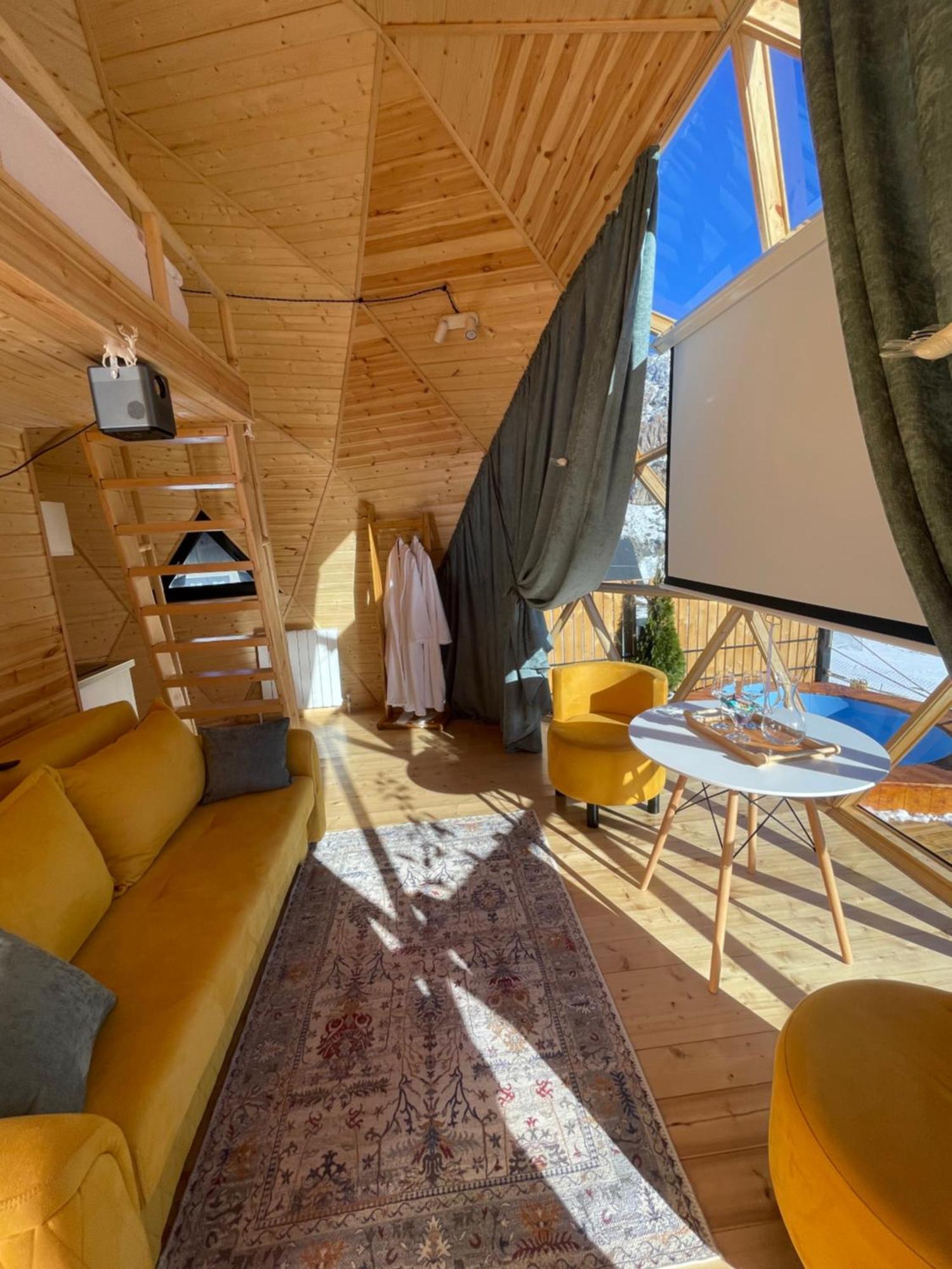カズベギ Gabua Glampingヴィラ エクステリア 写真