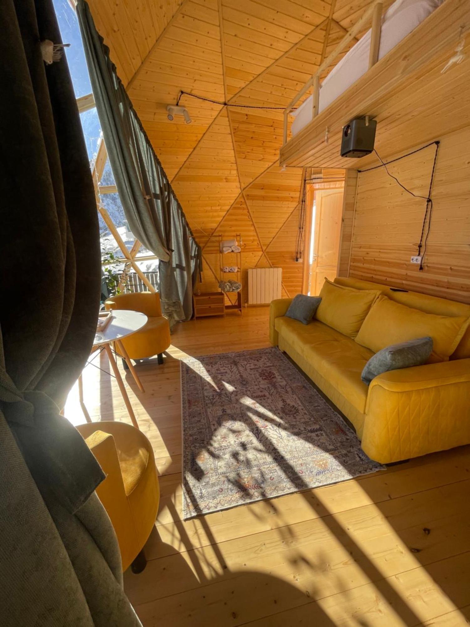 カズベギ Gabua Glampingヴィラ エクステリア 写真