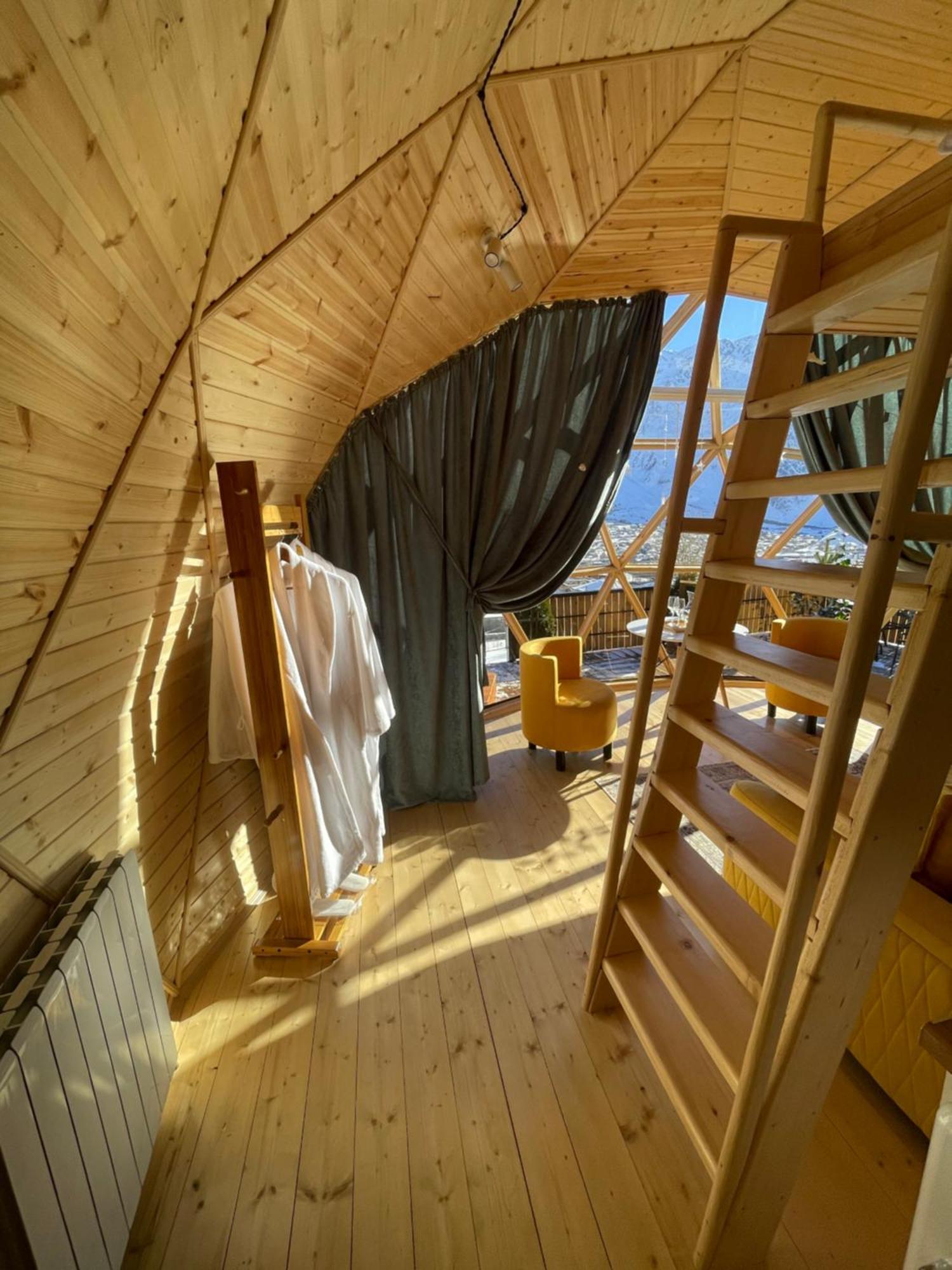 カズベギ Gabua Glampingヴィラ エクステリア 写真