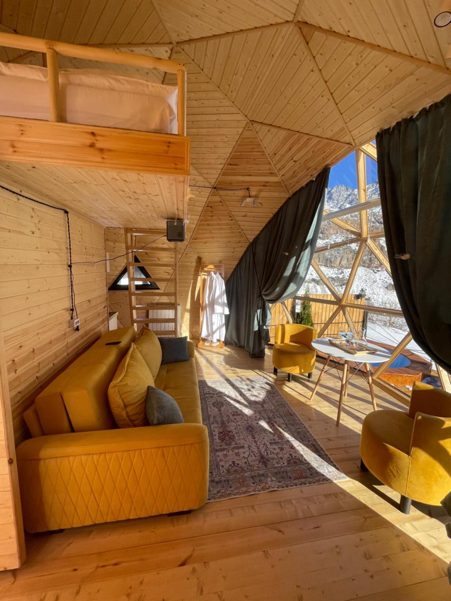 カズベギ Gabua Glampingヴィラ エクステリア 写真